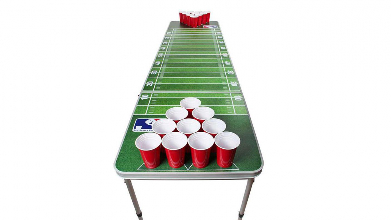 Beer-Pong Tisch, im American Football Design | geschenkparadies.ch