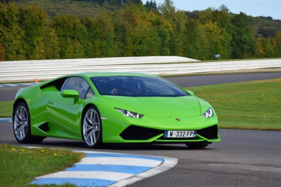 3 voitures de sport - 9 tours sur circuit + 3 tours gratuits  