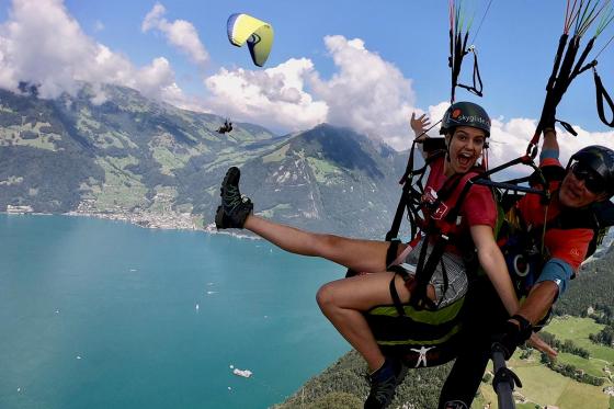 Vol en parapente -  au-dessus du lac des Quatre-Cantons 1  Vol en parapente -  au-dessus du lac des Quatre-Cantons 1