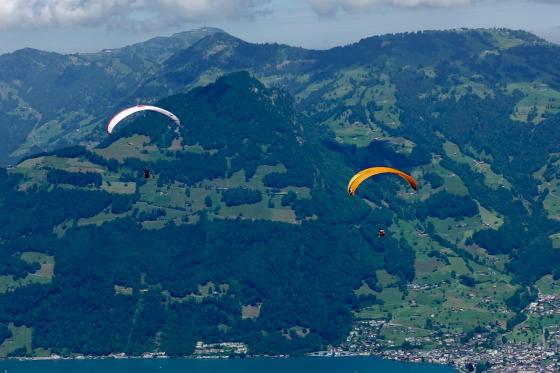 Vol en parapente -  au-dessus du lac des Quatre-Cantons 6  Vol en parapente -  au-dessus du lac des Quatre-Cantons 6
