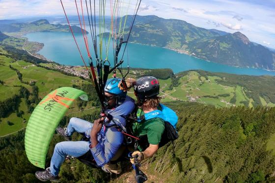 Vol en parapente -  au-dessus du lac des Quatre-Cantons 7  Vol en parapente -  au-dessus du lac des Quatre-Cantons 7