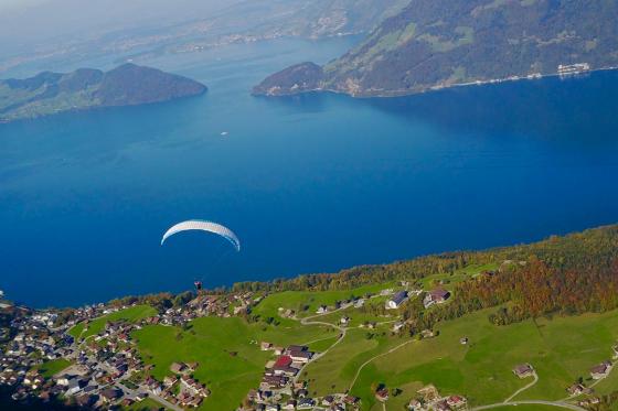 Vol en parapente -  au-dessus du lac des Quatre-Cantons 13  Vol en parapente -  au-dessus du lac des Quatre-Cantons 13