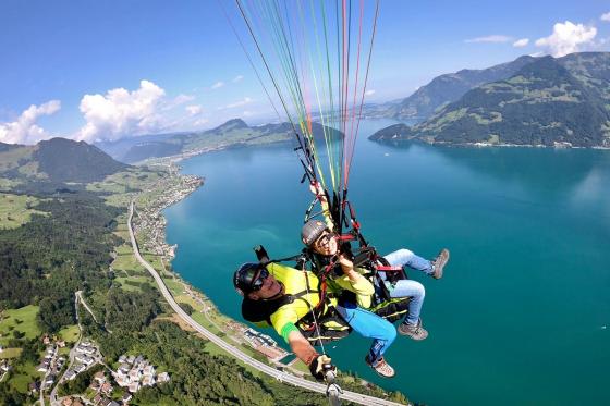 Gleitschirmfliegen - über dem Vierwaldstättersee | 800 M.ü.M 1 