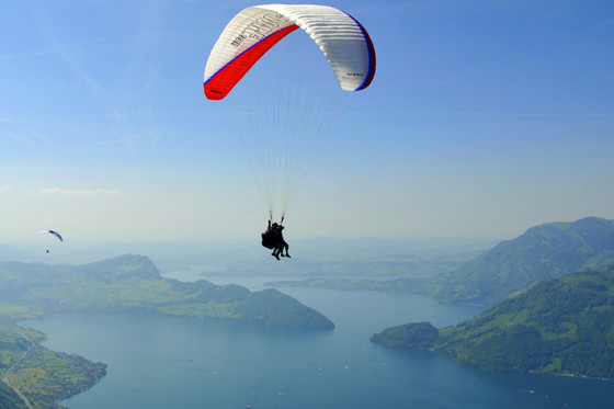 Gleitschirmfliegen - über dem Vierwaldstättersee | 800 M.ü.M 3 