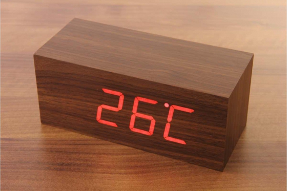 Wooden LED Wecker - The Cube braun 1 