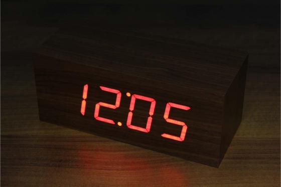 Wooden LED Wecker - The Cube braun 2 