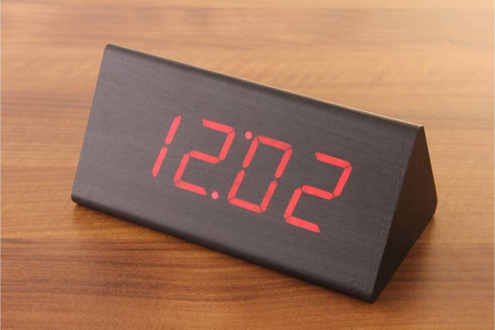 Wooden LED Wecker  - The Temple schwarz  