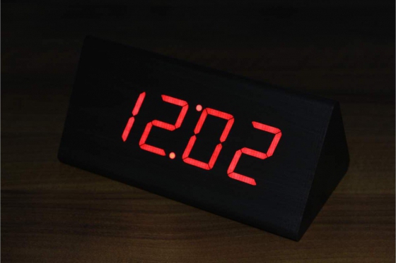 Wooden LED Wecker  - The Temple schwarz 2 