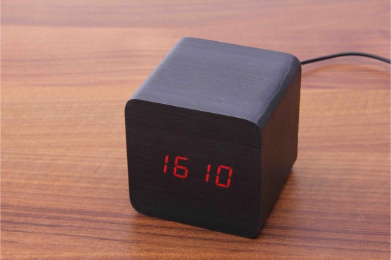 Wooden LED Wecker - The Karma schwarz  