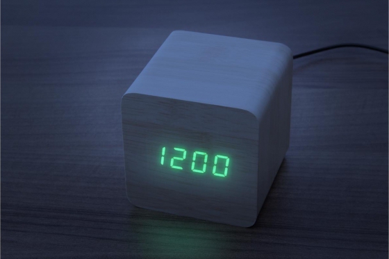Réveil LED en bois - The Karma bambou 1 