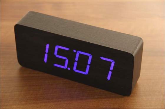 Wooden LED Wecker  - The Rise schwarz 1 