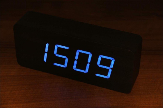 Wooden LED Wecker  - The Rise schwarz 2 