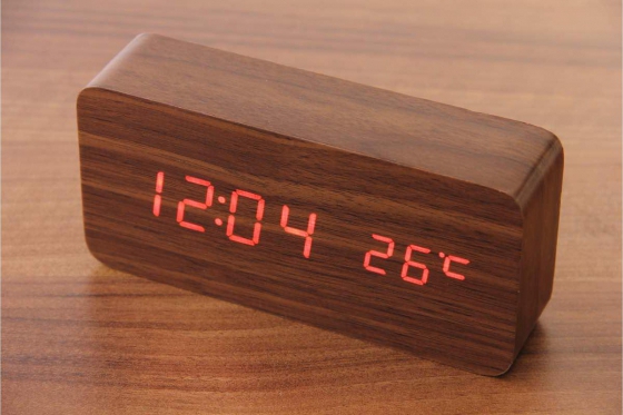 Wooden LED Wecker - Haoli braun  