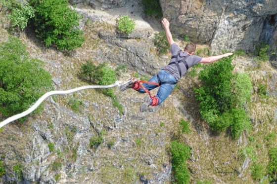 Saut à l'élastique - avec 190m de chute  