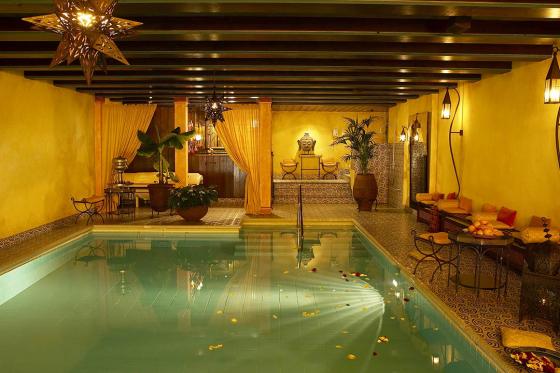 Romantisches Weekend - inkl. Übernachtung, Wellnesseintritt, Gourmetmenü und Champagner 6 