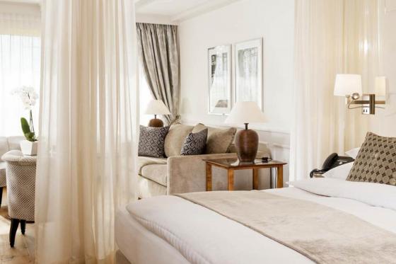 Romantische Übernachtung - Übernachtung in der Junior Suite, Wellness und 4-Gang-Dinner 1 