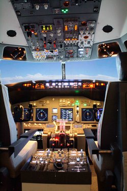 Flug Simulator Geschenk - im Cockpit einer Boeing 737 2 