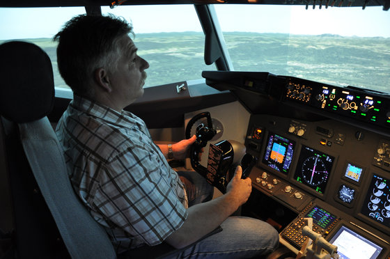 Flug Simulator Geschenk - im Cockpit einer Boeing 737 8 
