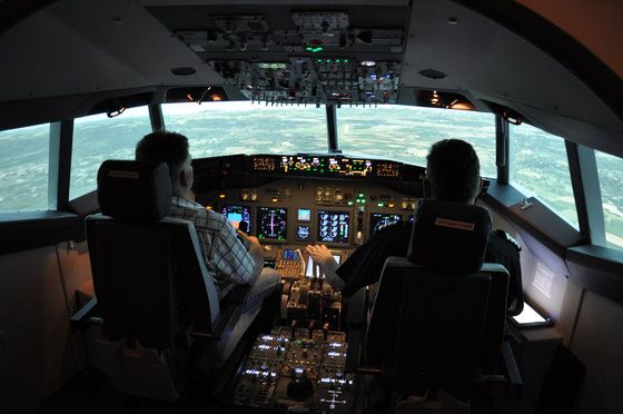 Flug Simulator Geschenk - im Cockpit einer Boeing 737 9 