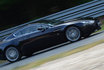 Aston Martin oder Porsche - Sportwagen fahren auf Kart Strecke 