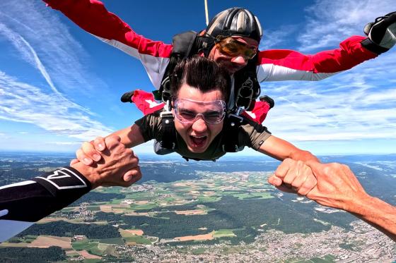 Saut en parachute - à Colombier (NE) 1 