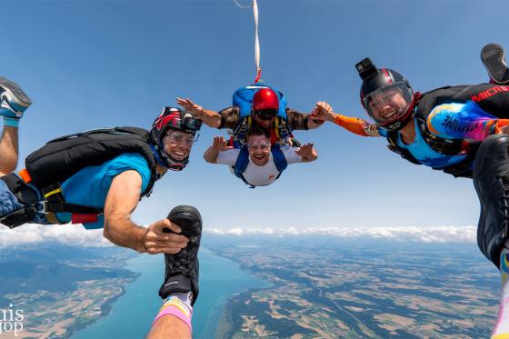 Saut en parachute - à Colombier (NE) 12 