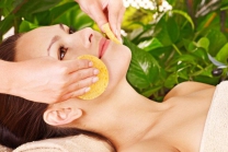 Gesichtsbehandlung - mit Massage und Cüpli