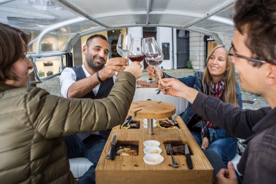 Barbecue eTukTuk City-Tour  - «heisser Stein» mit Wein für 4  