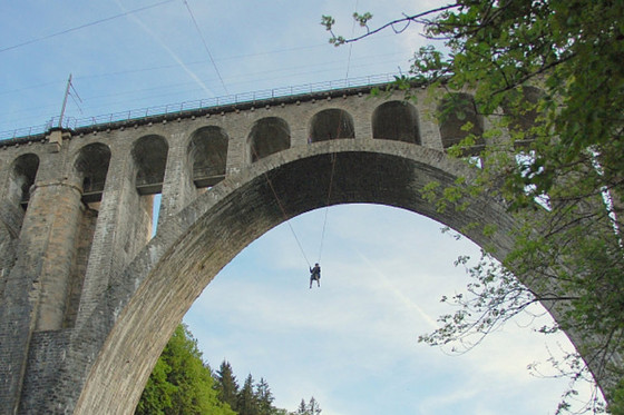 Saut Pendulaire - au Viaduc du Day | 1 personne 1  Saut Pendulaire - au Viaduc du Day | 1 personne 1