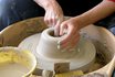 Faire de la poterie - dans un atelier de céramique 