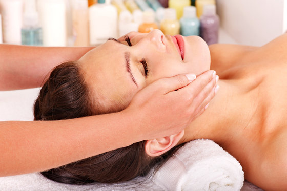 Beauty Verwöhnprogramm - Handpflege, Gesichtspflege & Make up  