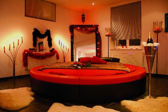 Romantische Übernachtung - Loveroom in Bern mit Whirlpool 1 