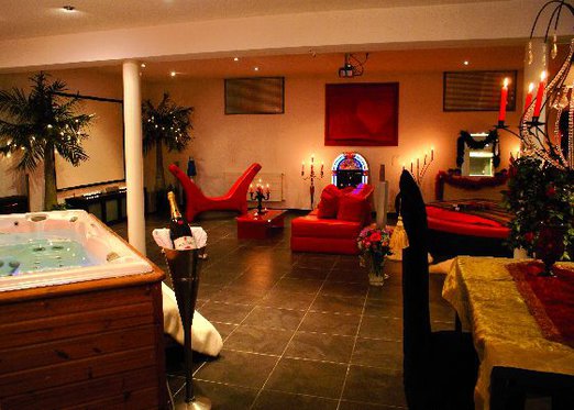 Romantische Übernachtung - Loveroom in Bern mit Whirlpool 5 