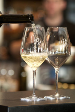 Wein Degustation - inkl. Apéro und 2 Flaschen Wein 1 