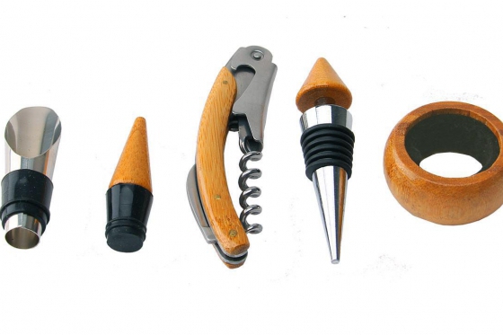 Wein Accessoire-Set - 5 teilig - aus Bambus 1 