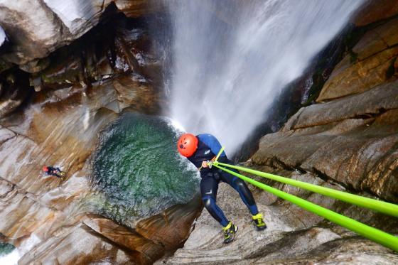 Canyoning Halbtagestour - Canyoning Erlebnis im Tessin  