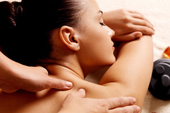 Massage complet du corps - 90 minutes de pure détente pour les femmes.   Massage complet du corps - 90 minutes de pure détente pour les femmes.