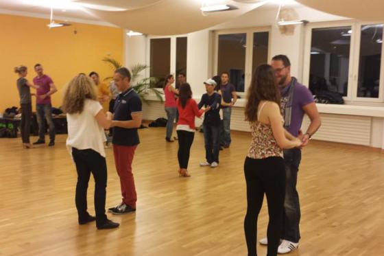 4 Wochen Tanzkurs für Anfänger - Salsa, Bachata oder Kizomba für 1 Person 1 