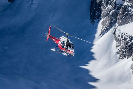 Oberengadiner Helikopterflug - 15 Minuten fliegen für 1 - 5 Personen   Oberengadiner Helikopterflug - 15 Minuten fliegen für 1 - 5 Personen