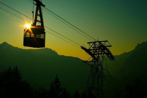 Dinner in luftiger Höhe - Romantik für 2 in der Luftseilbahn  