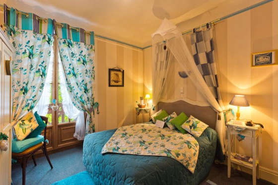 Hôtel et repas gastronomique - Séjour pour deux à Evian  3 