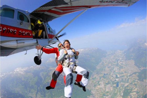 Saut en parachute - VD / FR / VS 2  Saut en parachute - VD / FR / VS 2