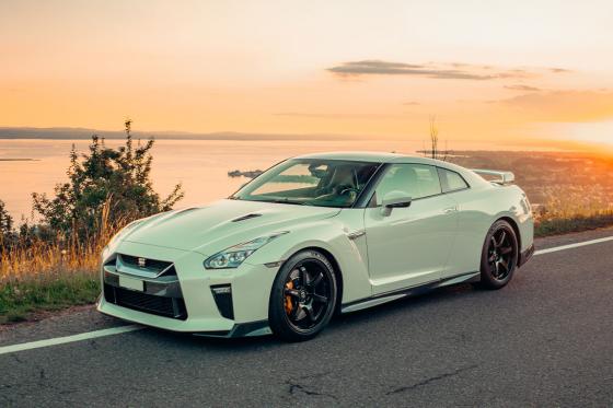 3h Nissan GTR Black Edition Miete - Fahrzeugmiete für 3 Stunden, inkl. 100 Freikilometer  