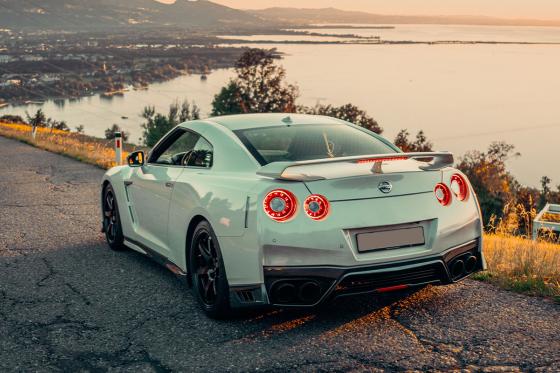 3h Nissan GTR Black Edition Miete - Fahrzeugmiete für 3 Stunden, inkl. 100 Freikilometer 1 
