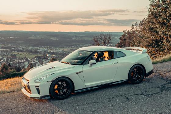 3h Nissan GTR Black Edition Miete - Fahrzeugmiete für 3 Stunden, inkl. 100 Freikilometer 2 