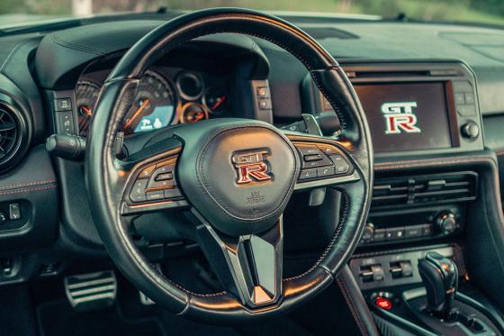 3h Nissan GTR Black Edition Miete - Fahrzeugmiete für 3 Stunden, inkl. 100 Freikilometer 3 