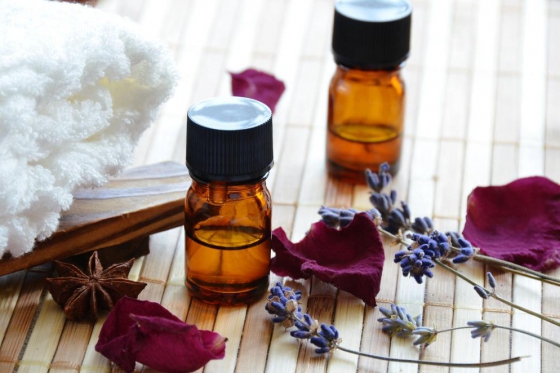 Gesichts- und Kopfmassage - 60-minütige Ayuverdische Massage mit Stirnölguss 1 