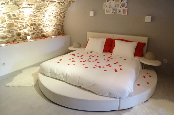 Nuitée à la Cave Romantique - Avec bouteille de prosecco, petit-déjeuner et accès au jacuzzi privatif  