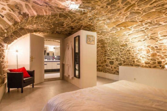 Nuitée à la Cave Romantique - Avec bouteille de prosecco, petit-déjeuner et accès au jacuzzi privatif 1 