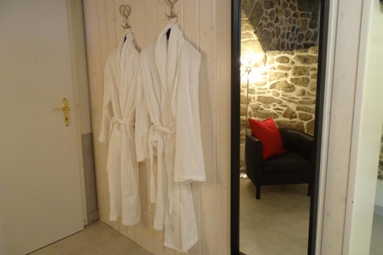 Nuitée à la Cave Romantique - Avec bouteille de prosecco, petit-déjeuner et accès au jacuzzi privatif 3 